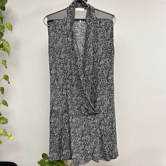 Sandro Paris Faux Wrap Dress Drop Waist Pleated Sleeveless Black White Sz 1 - Picture 1 of 6